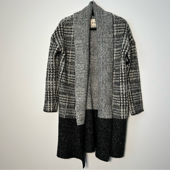 M. Rena Sweaters - M. Rena Open Front Gray Patterned Women's‎ Sweater Cardigan